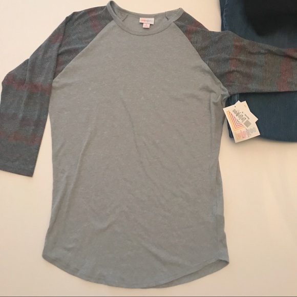 LuLaRoe Tops - LuLaRoe NWT Randy Tee Size S Fits 6-8